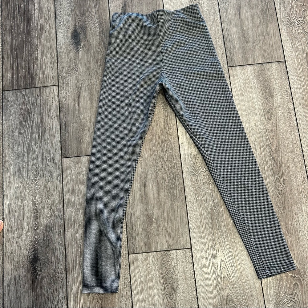 Zara basic leggings size Medium High rise. Checkered.